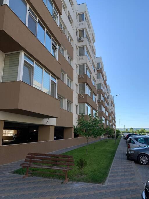 Lovely Bacau 1 Bedroom Apartment Exterior photo